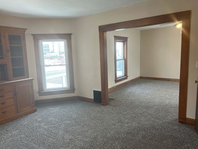 Building Photo - 479 N Washington St