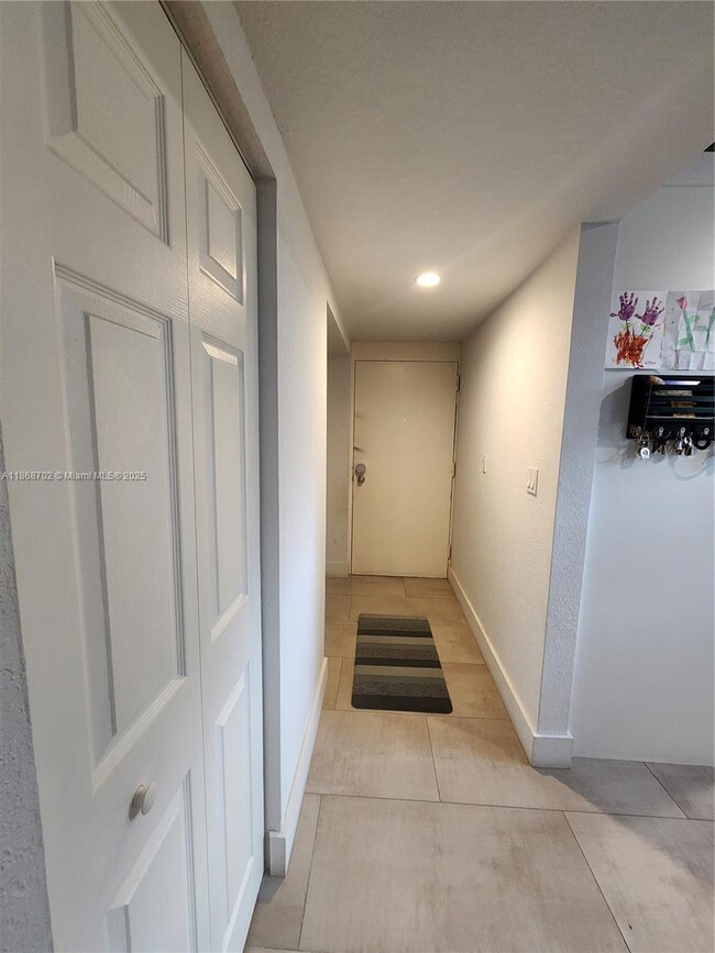 Foto del edificio - 8419 Forest Hills Dr