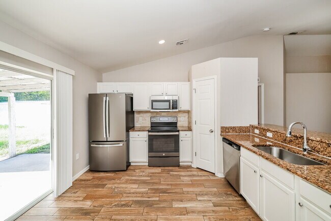 Foto del edificio - 13719 Gentle Woods Ave