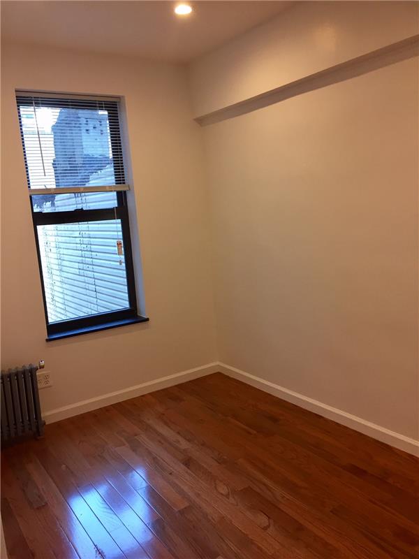 Building Photo - 87 Graham Ave