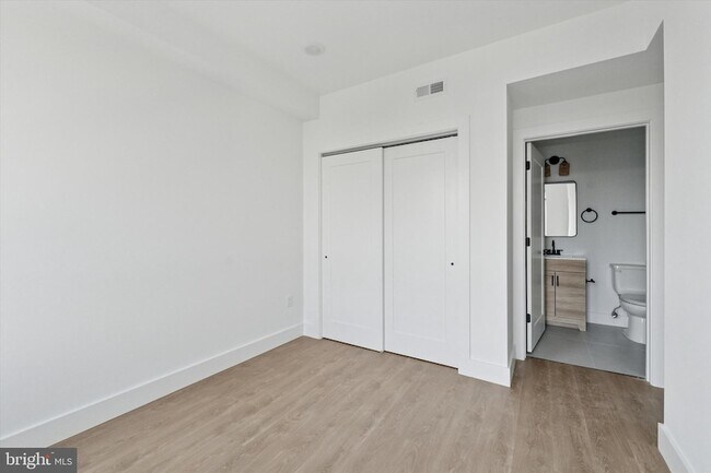 Foto del edificio - 2520 N Front St