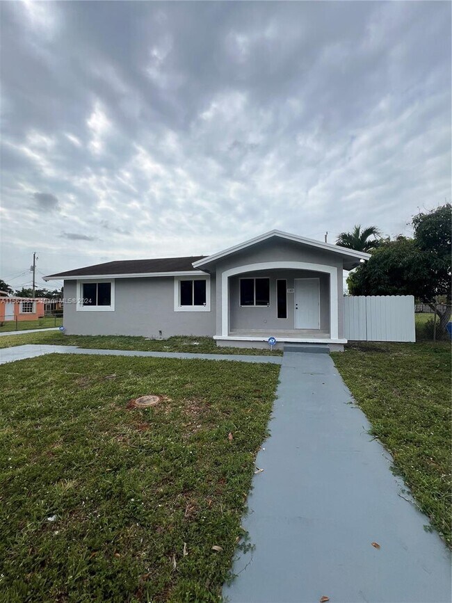 Foto del edificio - 3280 NW 213th Terrace
