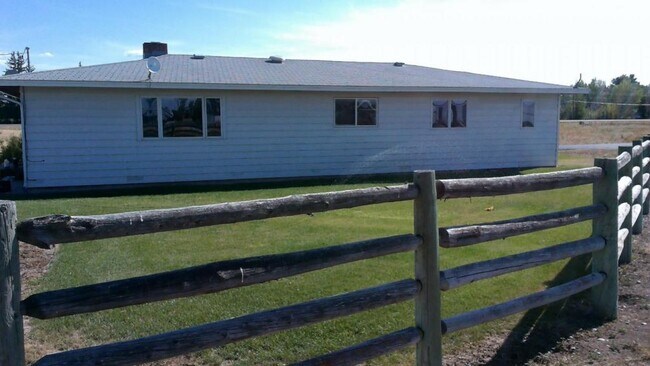 Building Photo - 576 West Hwy 39