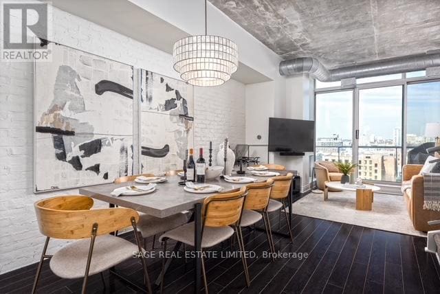 Photo du bâtiment - 388 Richmond St W