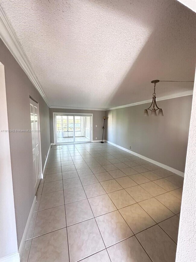 Foto del edificio - 9370 SW 8th St