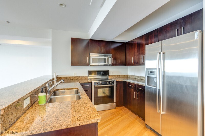 701 W Lakeside Ave Cleveland, OH 44113 – photo 4
