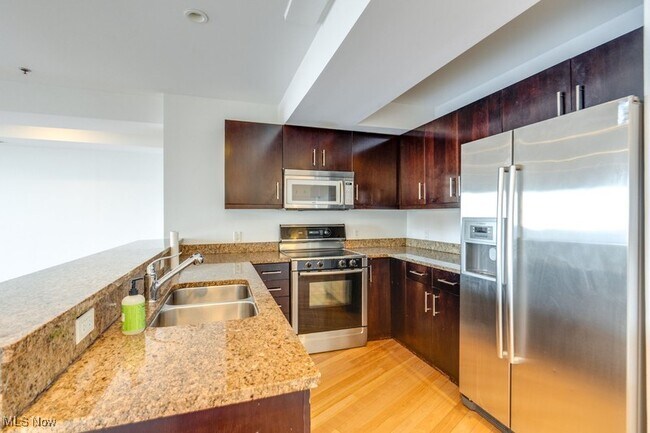 Foto del edificio - 701 W Lakeside Ave