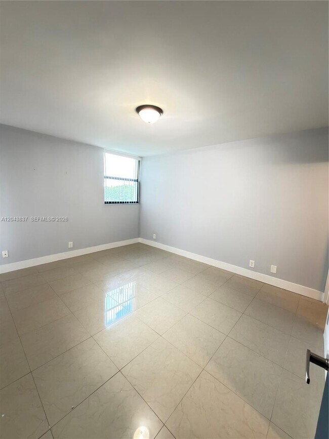 Foto del edificio - 8441 Forest Hills Dr