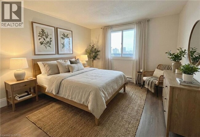 Building Photo - 64 Benton St