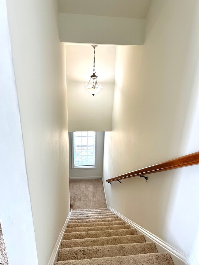 Building Photo - 6816 Sabbarton Pl