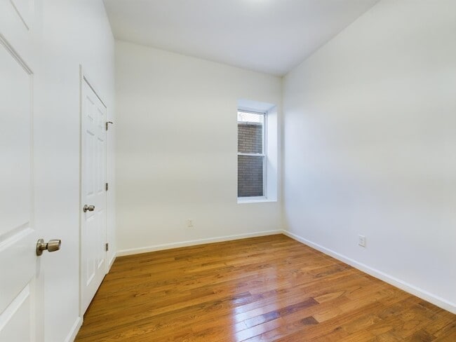 Building Photo - 137 Monticello Ave