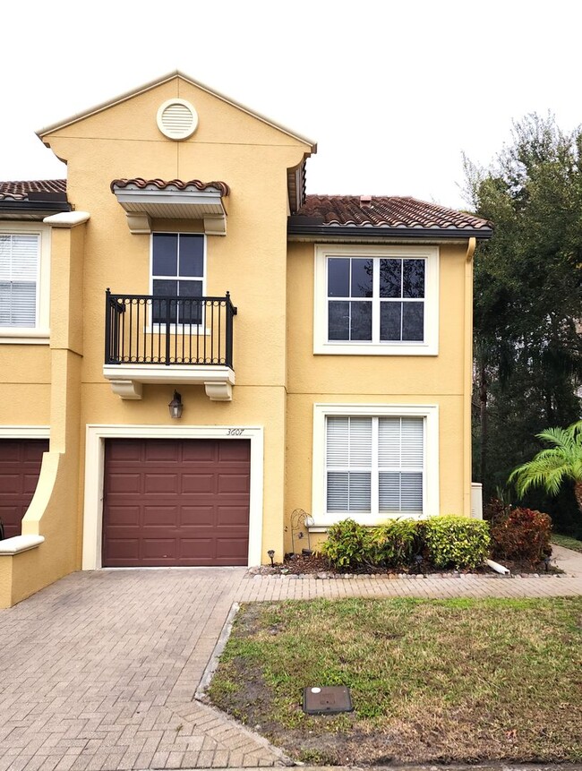 Foto del edificio - Spacious Two-Story Townhouse with Garage; ...