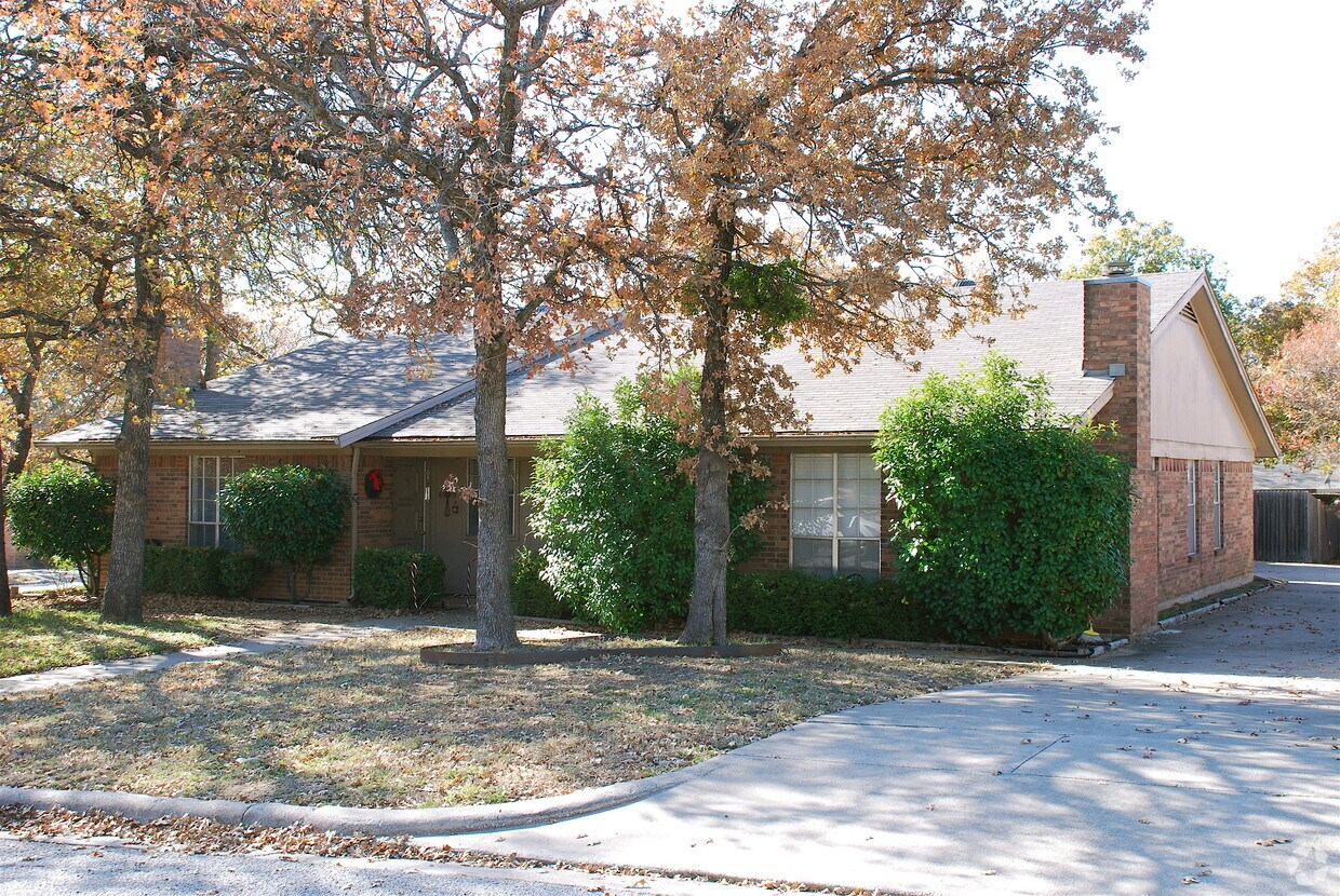 75017523 Hanover Ln, North Richland Hills, TX 76182 Apartments in
