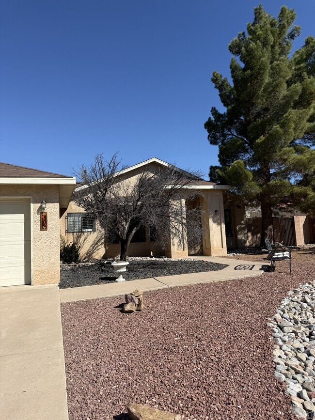 Building Photo - 6717 Tesuque Dr NW