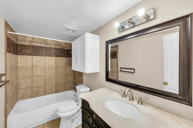 Foto del edificio - 3024 Tudor Ln