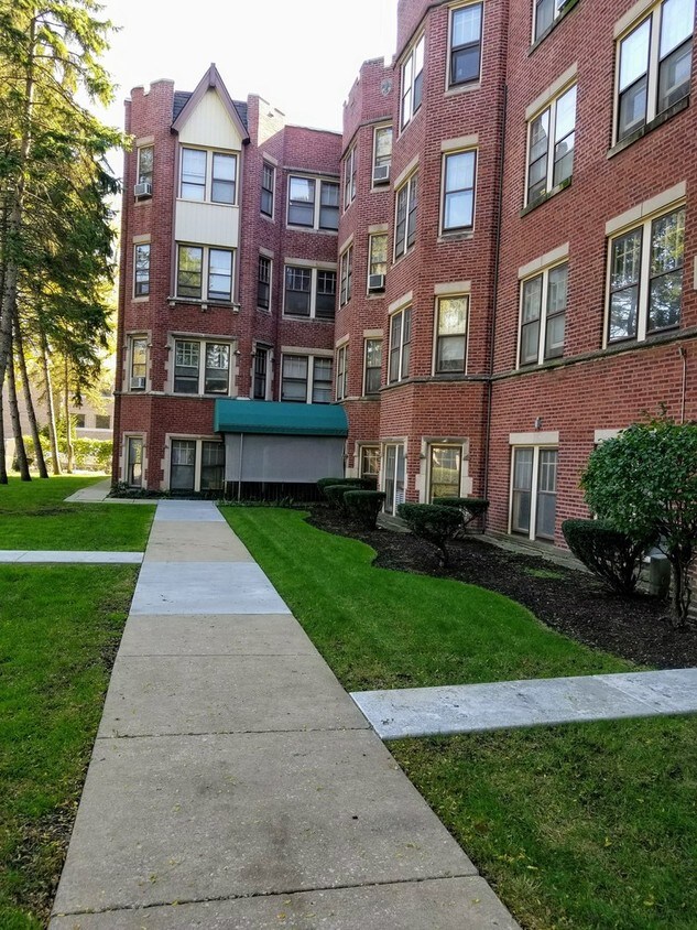 31 N Brainard Ave Unit E1, La Grange, IL 60525 Condo for Rent in La