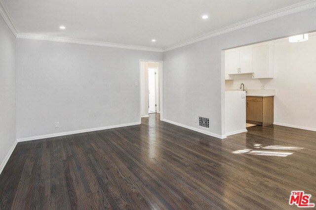 Foto del edificio - 8563 Holloway Dr