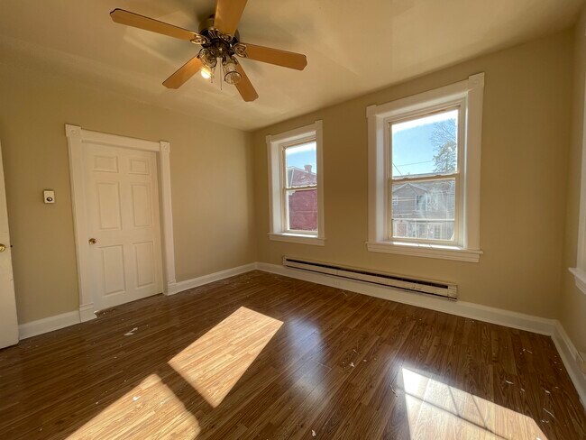 Foto del edificio - 616 W Franklin St