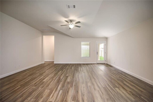 Building Photo - 712 Paper Daisy Path