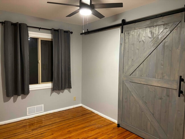 Foto del edificio - 608 E 16th St