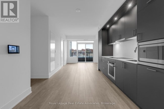 Building Photo - 259 The Kingsway