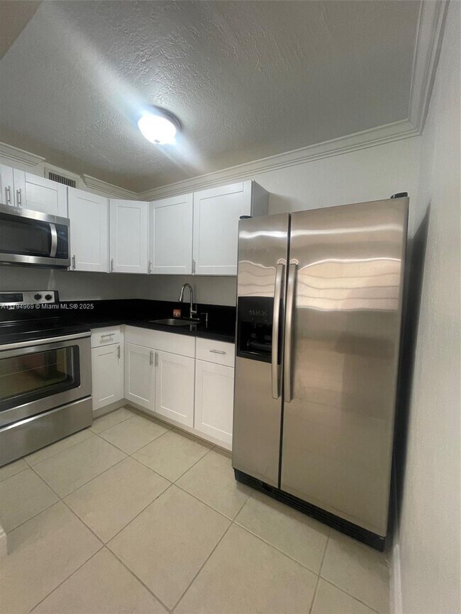 Foto del edificio - 11195 SW 1st St