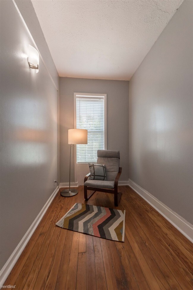 Foto del edificio - 4513 Gibson Ave