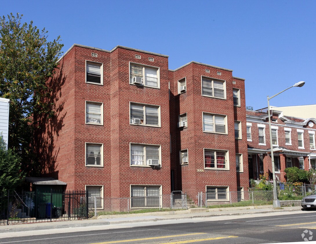 Foto principal - 3008 Sherman Ave NW