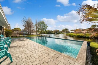 Building Photo - 632 Shore Dr