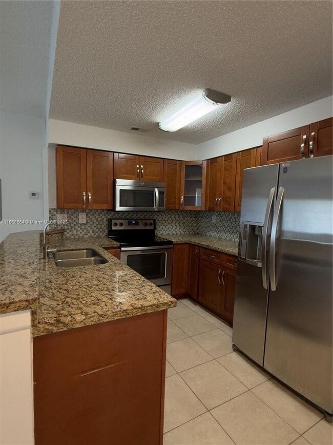Building Photo - 2550 SW 18th Terrace