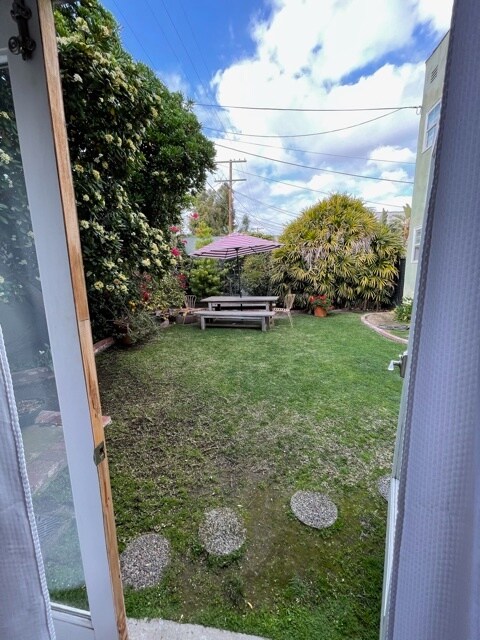 Foto del edificio - 1155 S Tremaine Ave