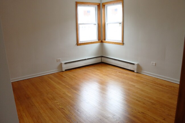 Foto del edificio - 6322 W Belmont Ave