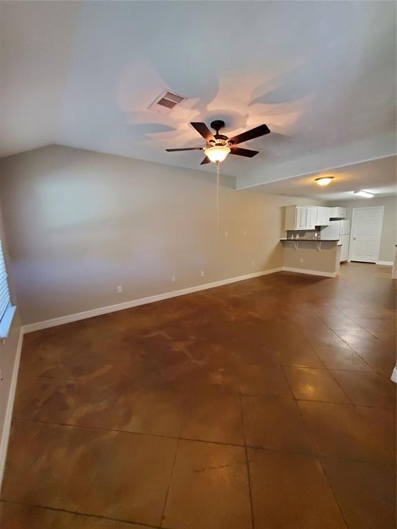 1043 Mann Rd Unit B, Conroe, TX 77303 Room for Rent in Conroe, TX