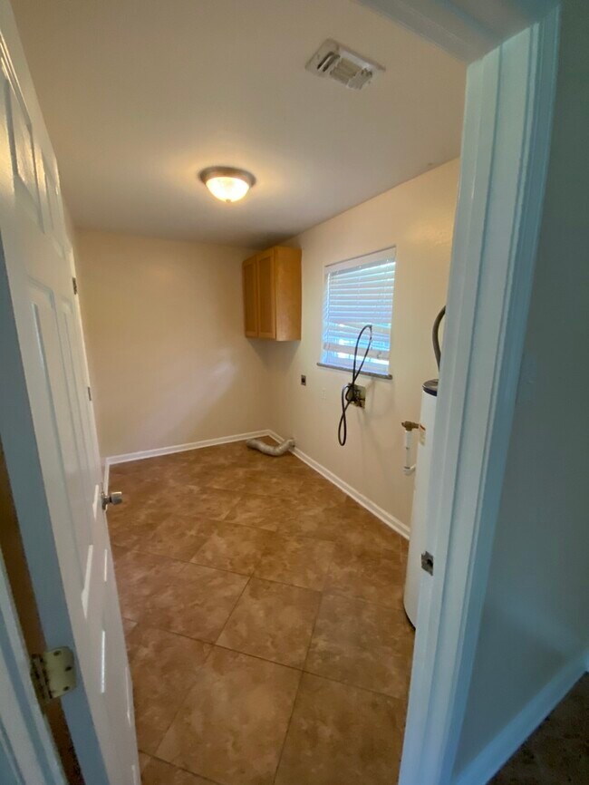 Building Photo - Beautiful 3/1.5 House in Waveland, MS