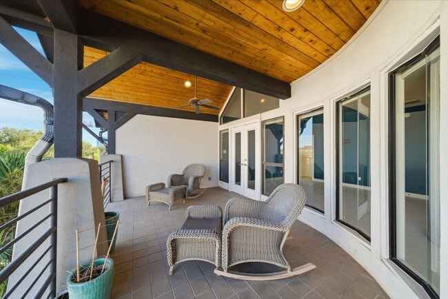 Building Photo - 1628 Van Buren St