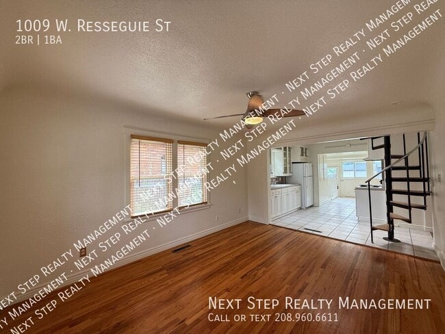 Building Photo - 1009 W Resseguie St