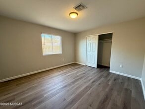 Building Photo - 506 N Iroquois Ave