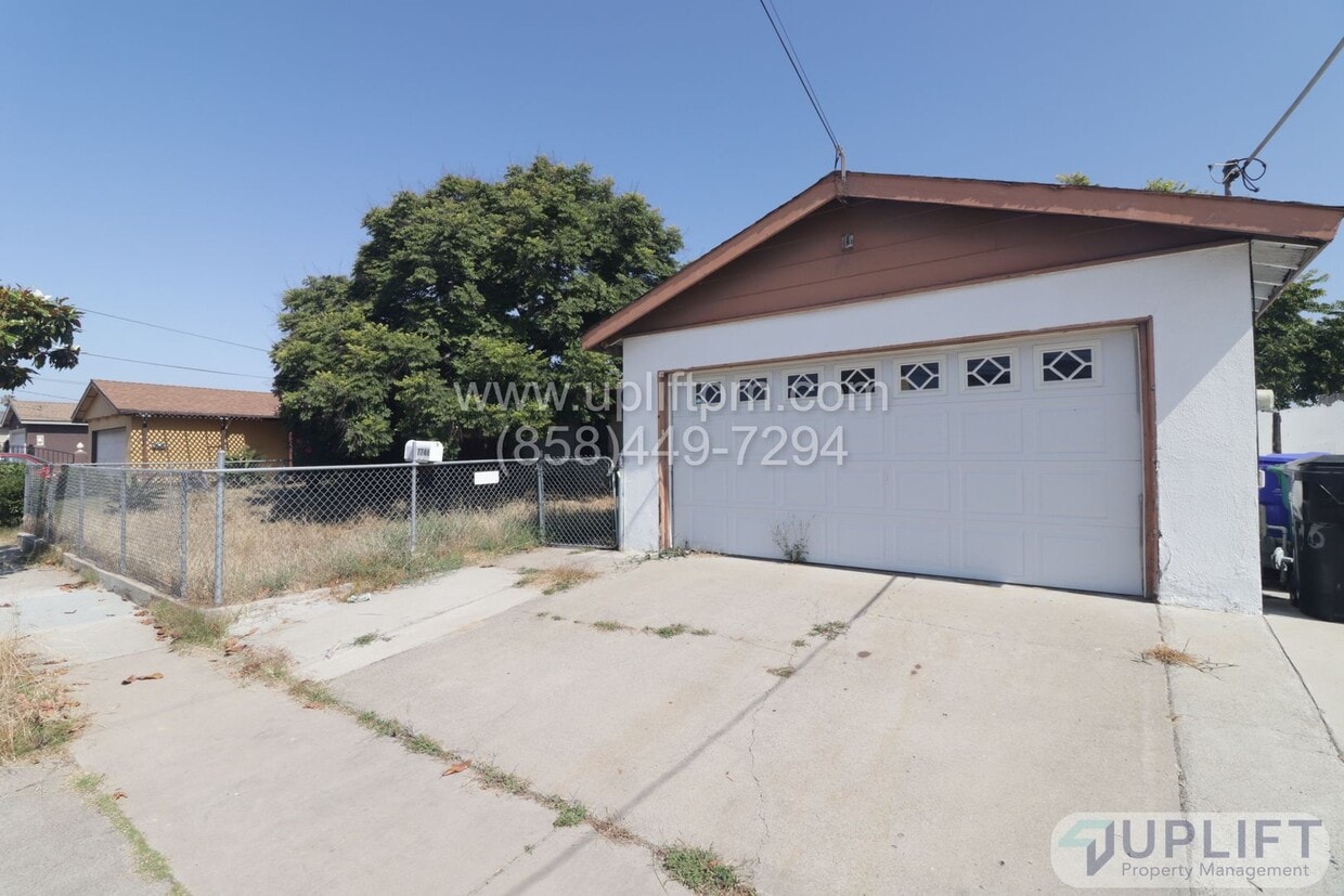 Primary Photo - 3-Bedroom, 2-Bathroom w/ Garage + Washer/D...