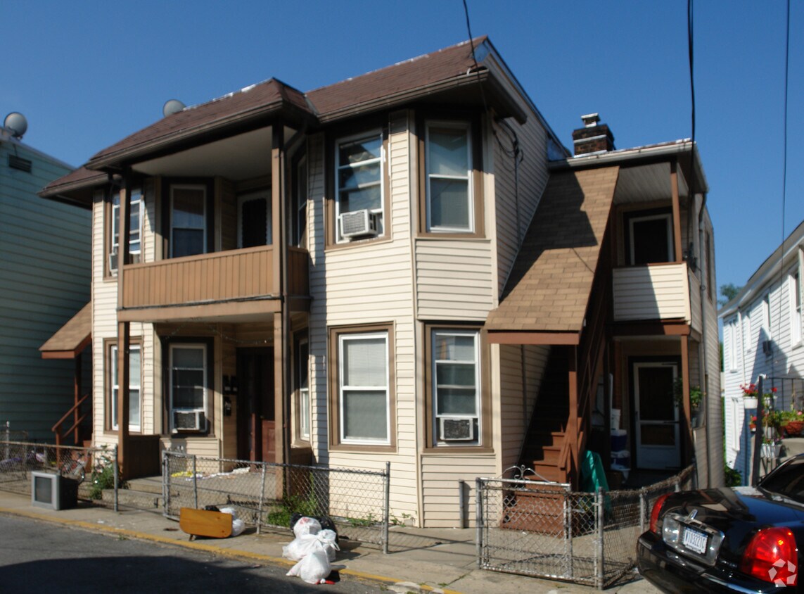 Building Photo - 15 Gesner Pl