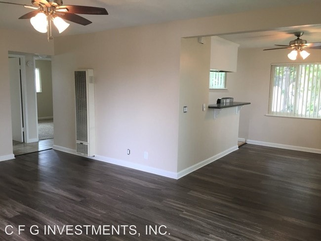 Building Photo - 3004 Royal Palm Dr