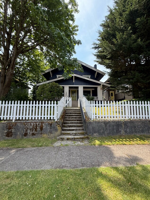 Primary Photo - 2906 N 21st St