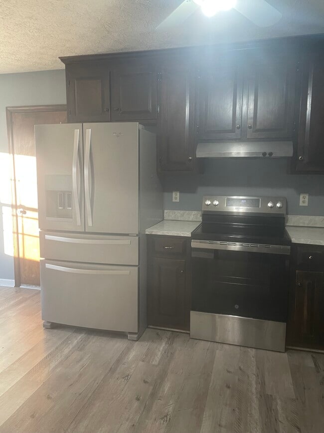 Building Photo - 46 Philmont Dr