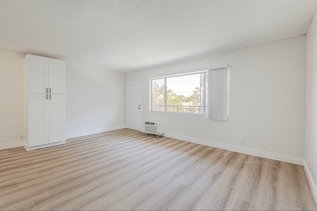 Building Photo - 7466 Rosemead Apts