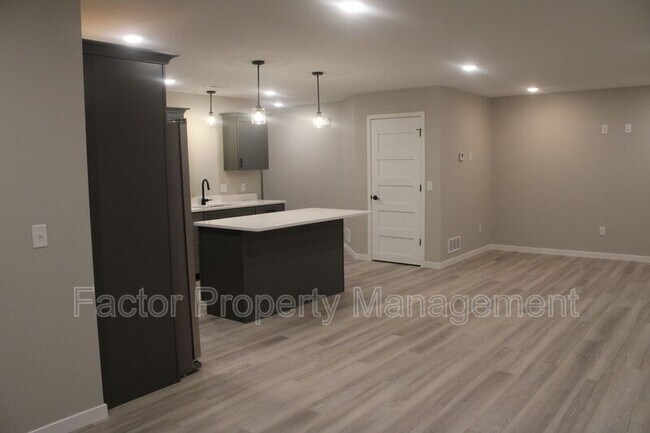 Foto del edificio - 3124 Scotch Ln