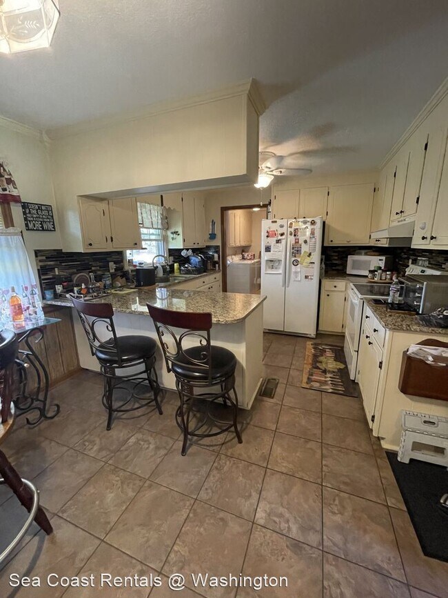 Foto del edificio - 3 br, 2 bath House - 690 W Mill Pond Rd.