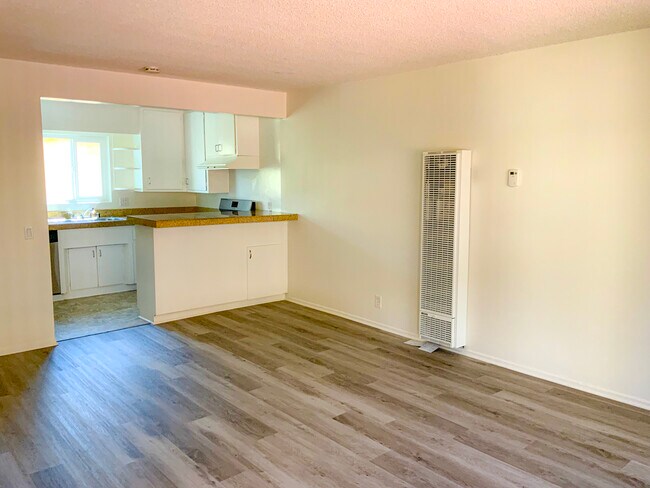 Building Photo - 1437 S Westgate Ave