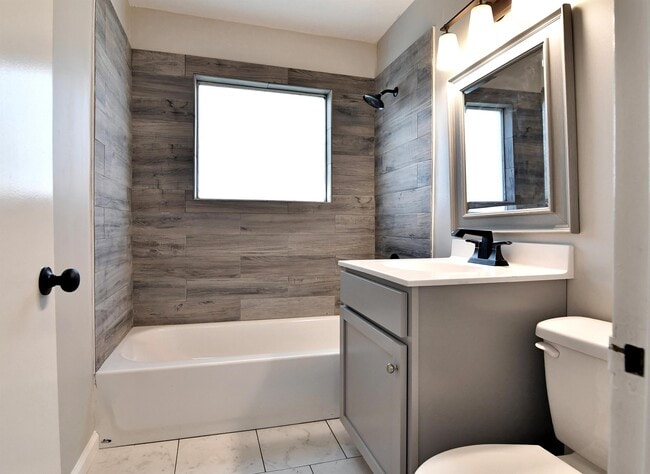 Building Photo - 4120 Stoneview Dr