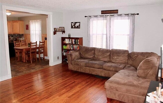 Living Room - 87 Northfield Rd