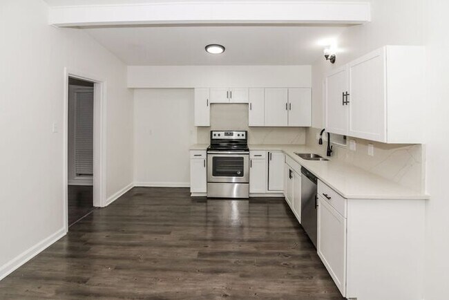 Foto del edificio - Beautifully Renovated Modern House in Norm...