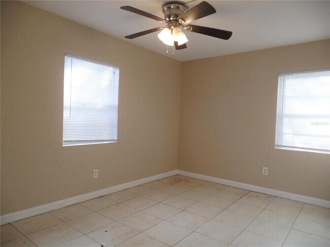 Building Photo - 644 Hickman Ct S